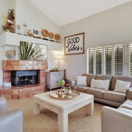 Contemporary Remodeled Villa Near Lq Resort